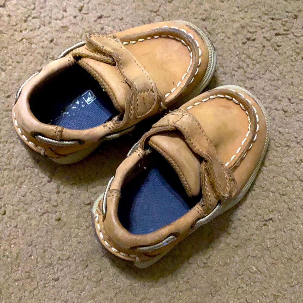 Barely worn size four toddler Sperrys.